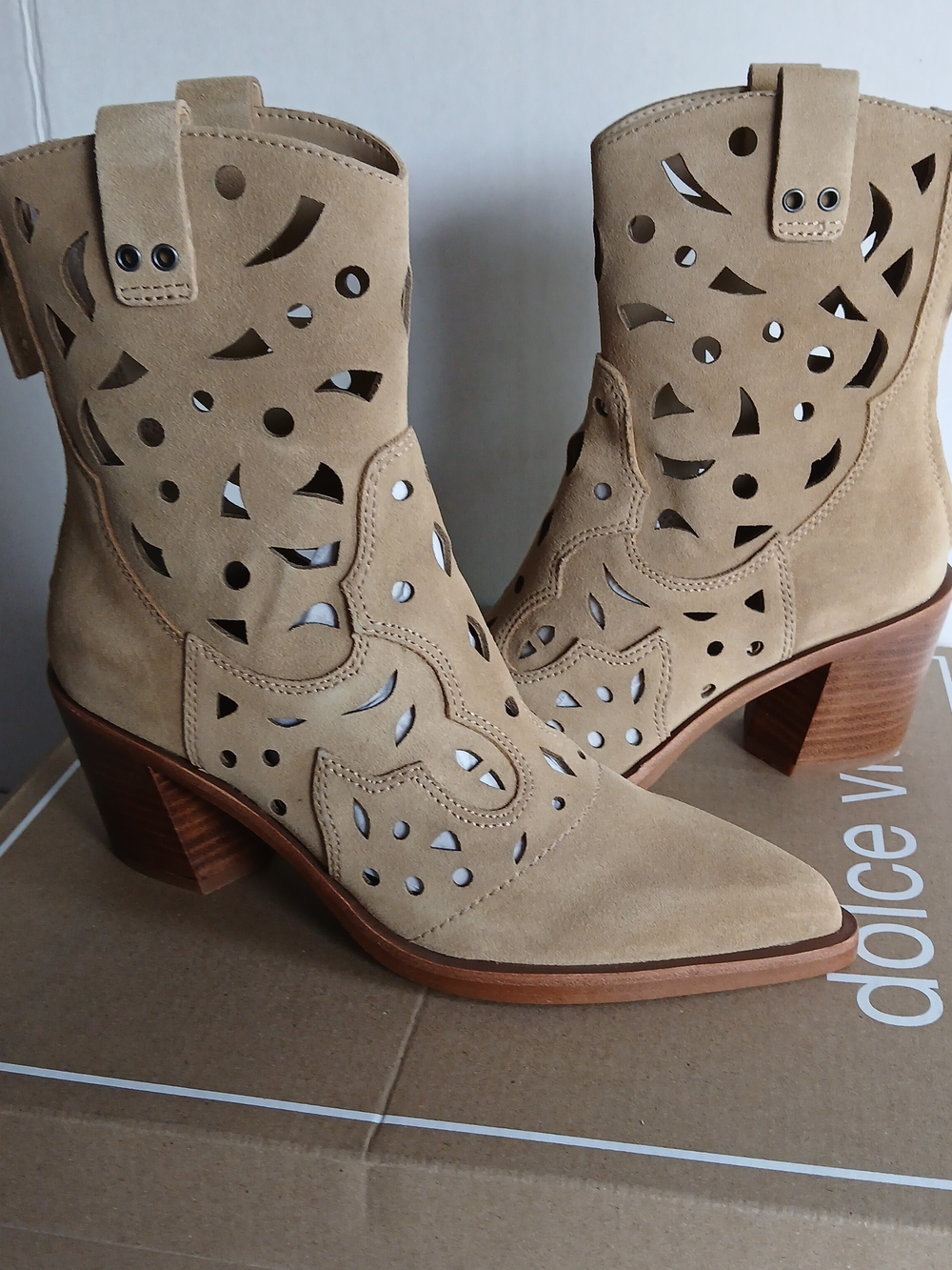 Dolce Vita Multiple Sizes Taupe Suede Cutout Western Heeled Boots New $65 - Picture 10 of 10